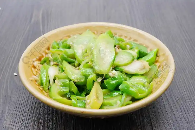 辣椒炒丝瓜摄影图