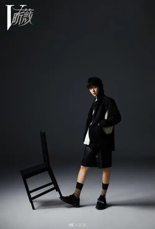 昕薇杂志 肖宇梁真是天生衣架子,多跳的颜色都能驾驭