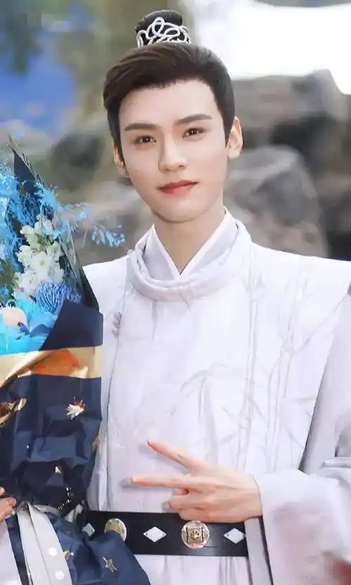 古装剧中男明星全束发vs披发 造型大盘点—谁才是你心中的绝世美男