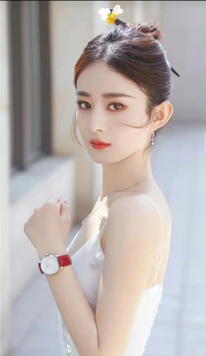 赵丽颖丸子头簪发神似郭晓婷!#赵丽颖丸子头簪发# #我们都爱聊八卦