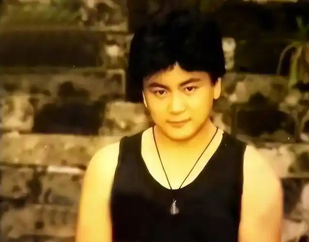 洪剑涛:与初恋结婚,姐弟恋也很甜蜜,如今儿子是他的骄傲