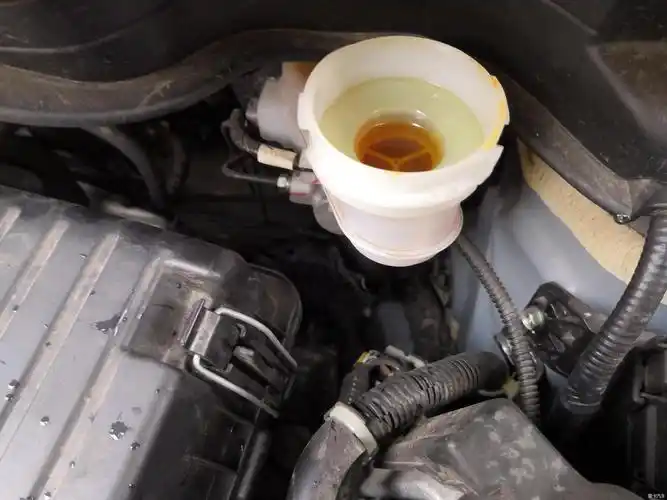 > 各位大侠请教一下,这个冷却液要换了吗?