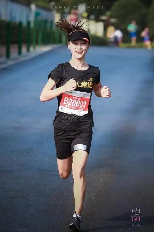 人物| 近70个冠军!半马女神殷晓雨:曾半月板撕裂,医生说别跑了