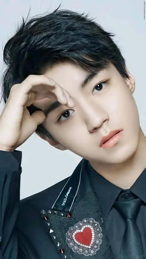 王俊凯的桃花眼帅图合集,只看一眼便沉溺