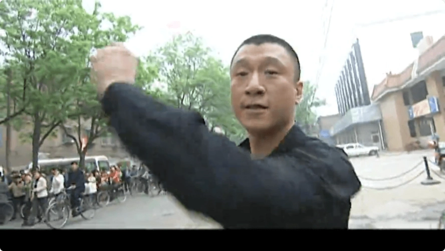 由于成功的艺术化加工,刘华强确实成了国产电视剧中少见的有血有肉的