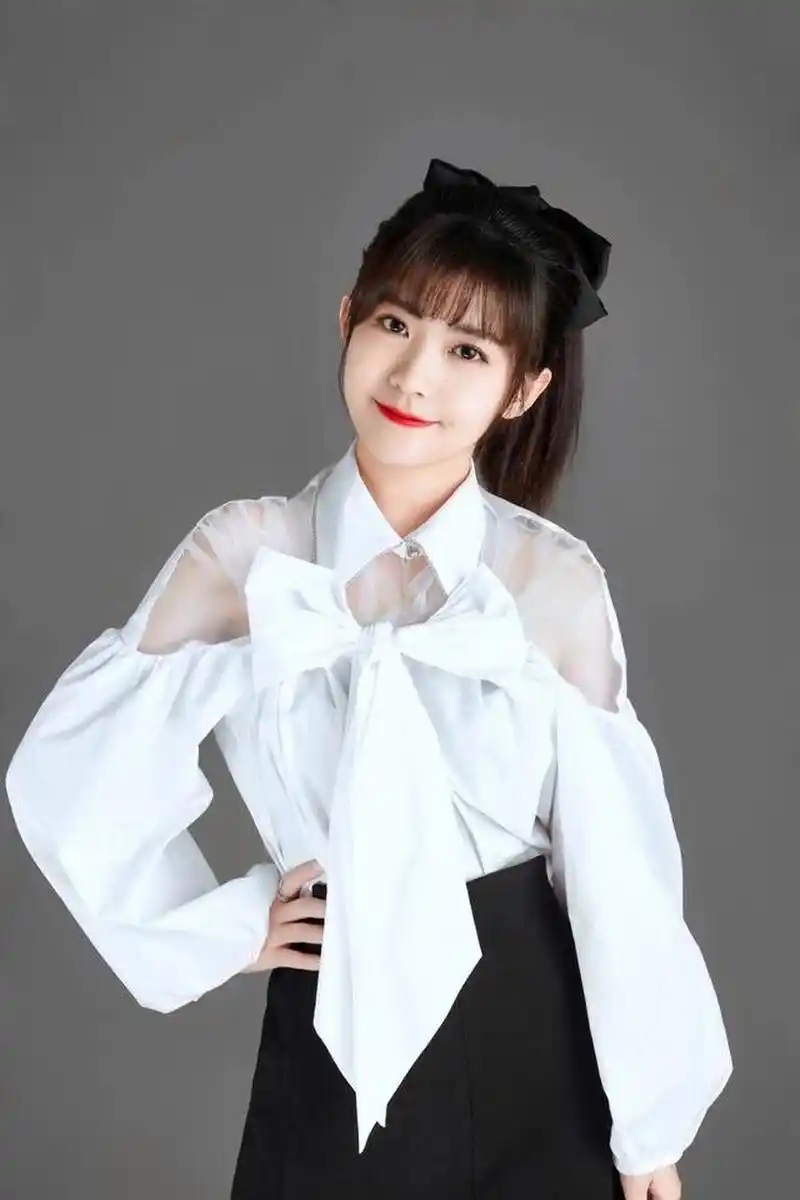 赖美云,又名赖小七,身高153cm,体重39kg,是一名歌手,演员,也是创造