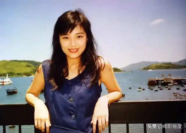 周影歌手个人资料 香港艺人周影简介 - 歌词译