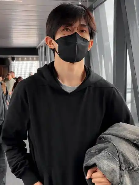 易烊千玺出发日内瓦##易烊千玺 丹麦