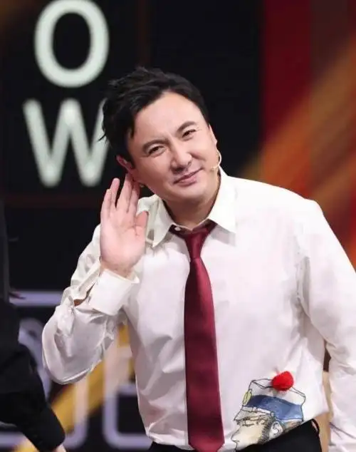 年轻时英俊潇洒,中年却丑得千奇百怪,这20位男星一个比一个可惜