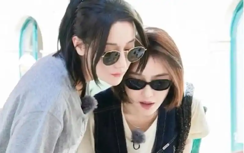 迪丽热巴秦岚好真实的闺蜜相处模式