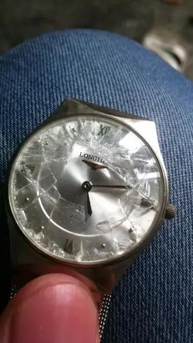 是否防摔呀 92 2014-02-26 浪琴的全自动机械手表,有抗震防摔的功能