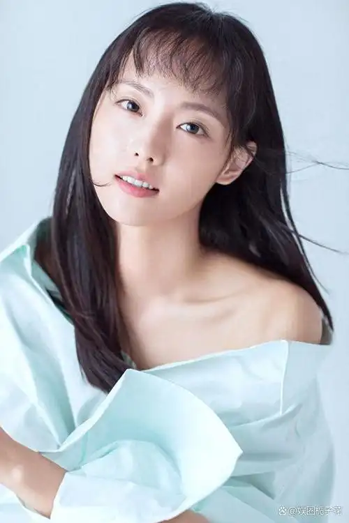 张嘉倪疯马秀风波升级!央视官方删除其新剧海报,宣传将其除名