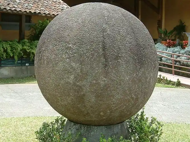 哥斯达黎加巨型石球