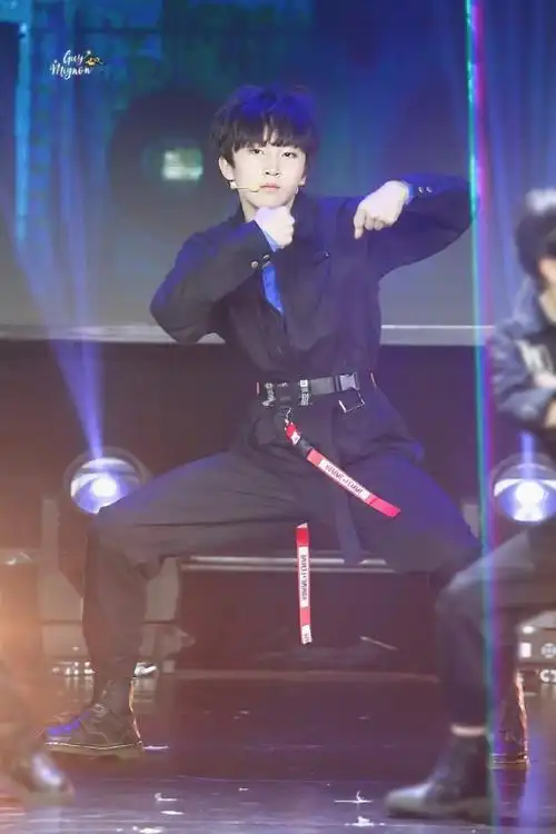 【赵冠羽】舞台