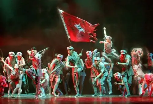 聚焦长征途中红军女战士     :沈润樵