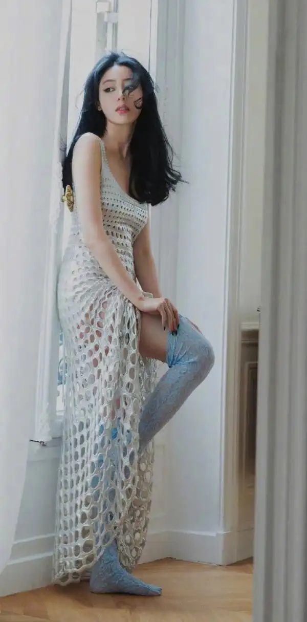 张天爱# 时尚芭莎写真大片,高贵优雅的气质,婀娜多姿的曼妙身材,懈行