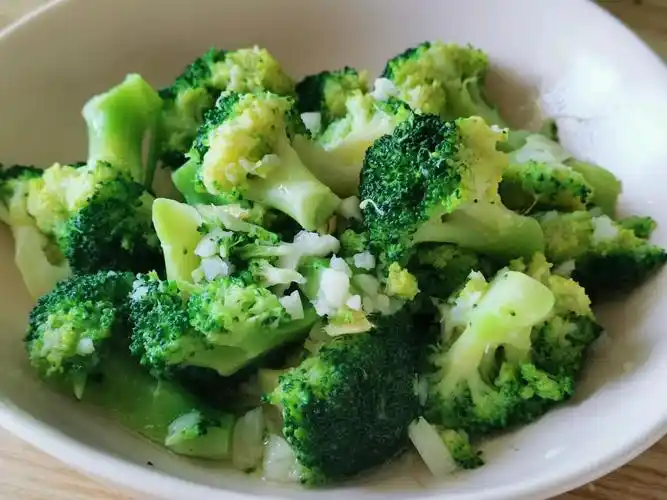 蒜香西兰花怎么做_蒜香西兰花的做法_豆果美食