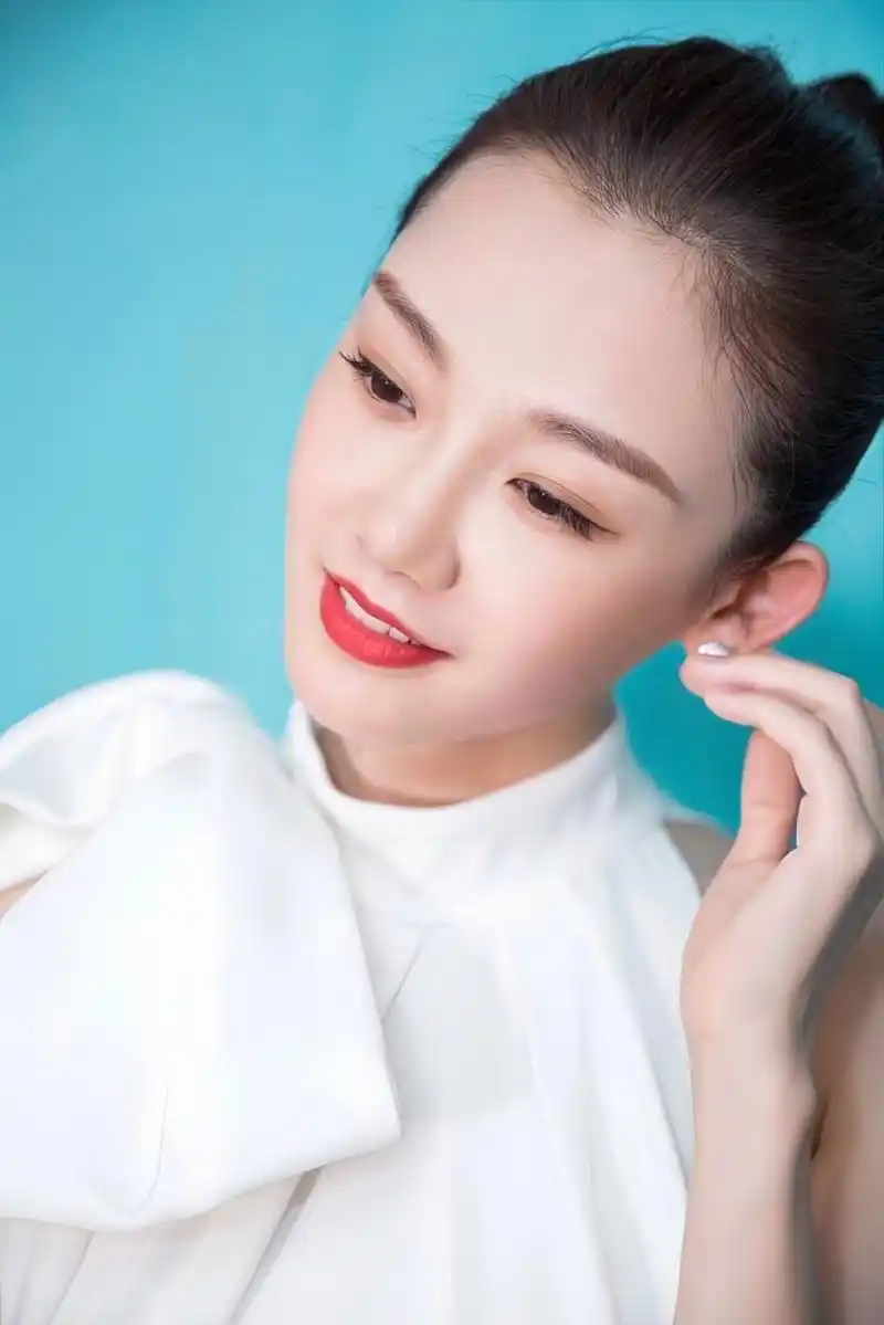 1988年苗苗是河南最漂亮的女明星, 冯小刚《芳华》改变其命运; 身高