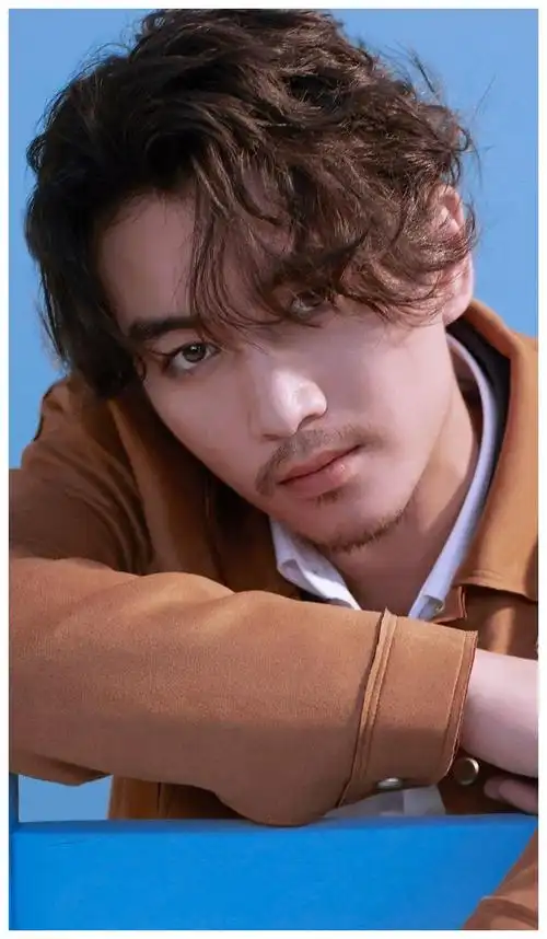 陈晓的胡子造型彰显成熟男人的魅力