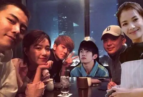 阚清子晒照网友p上刘涛和易烊千玺凑齐亲爱的客栈