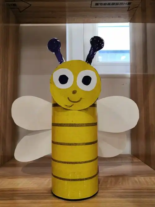 变废为宝,瓶子艺术 ----派尼学校2020年寒假德育实践作业