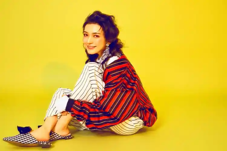 scv">丁丁,1987年1月19日出生于山东省济南市,中国内地流行乐女歌手