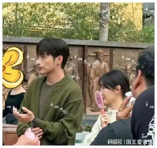 36岁毛晓彤近照曝光,整容后遗症无限放大,脸颊肿胀像发面馒头|张彬彬