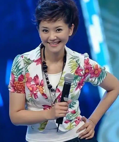 闪婚大丈夫,主持人方琼嫁副台长,惊艳世人的人生赢家!