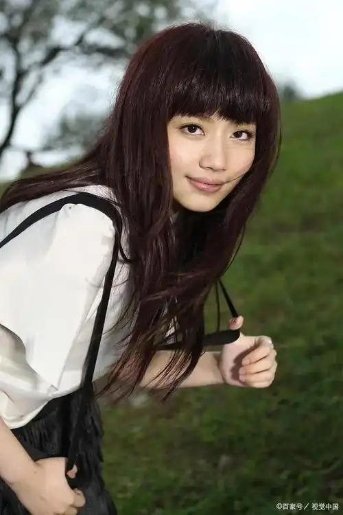 刘惜君,中国大陆著名的女歌星,同时也是中国的一位著名的歌星,她生于