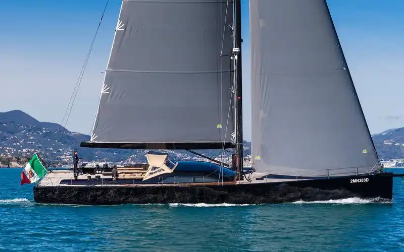 280万欧元起售的碳纤维a级蓝水帆船-意大利mylius 76 deck saloon