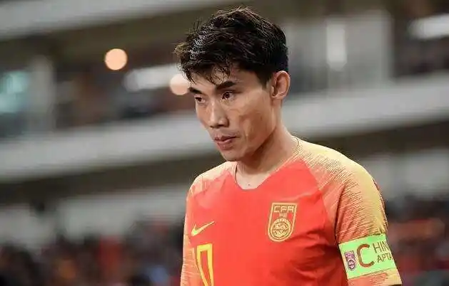 中国足球队员年薪排名中国国足明星年薪排名武磊垫底郑智百万首发