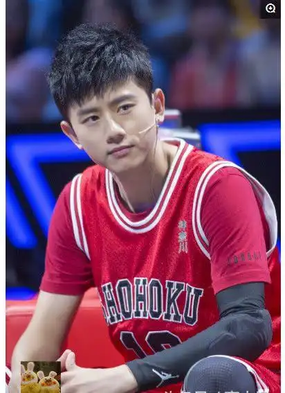 张杰微博晒锻炼视频,腹肌 翘臀,男星对身材都