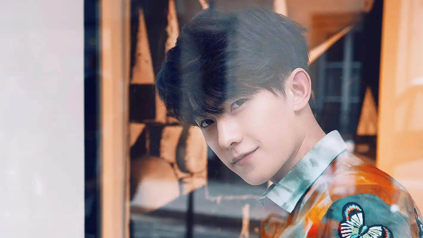 当红小生杨洋帅气时尚写真图片桌面壁纸