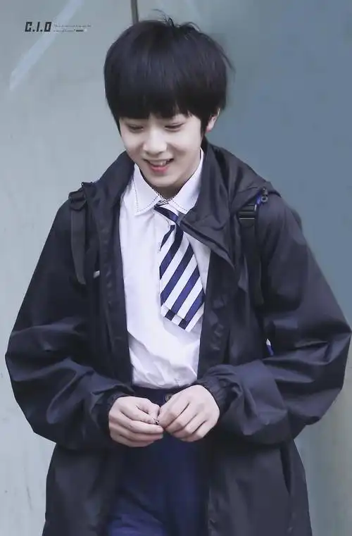 台风少年团刘耀文,2005年9月23日出生天秤座,今年10月刚出道,因为不服