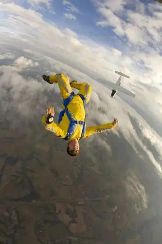 西方人,成年人,一个人,竖图,俯视,航拍,室外,白天,运动服,探险,飞机