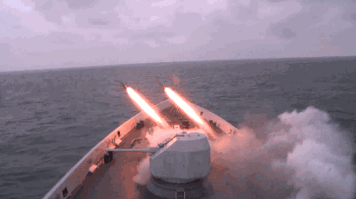 八一最美礼花:东海方向舰炮齐鸣