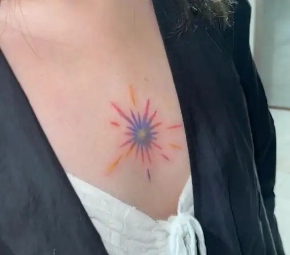 适合女生胸口的纹身图案7