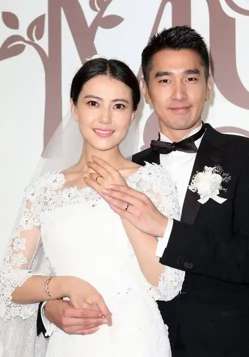 于小伟:和高圆圆恋爱,出道23年不火,娶平凡妻子也幸福