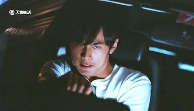 《头文字d》是漫画家重野秀一作画的青年漫画,从1995年开始在《周刊