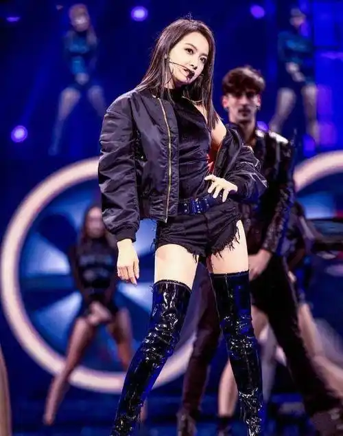 女团舞担,演技一般——宋茜,程潇后来小彩旗还被拍到身材发福,灵气尽