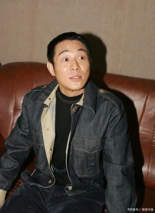 60岁李连杰健康亮红灯?回国捞金面颊凹陷令人惊恐,疑旧疾发作