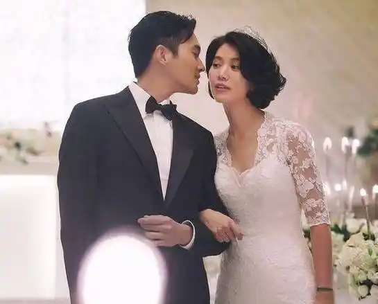 袁咏仪谈曾与富商恋情,唯一后悔伤害张智霖,双方的包容让人感动_生活