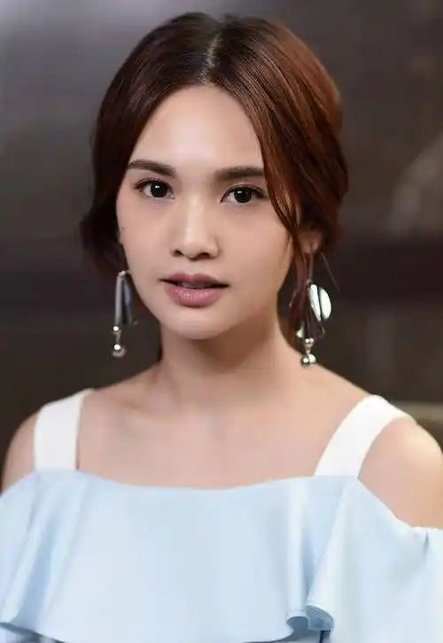 "扁平脸"女星能有多美,侧脸太虐?