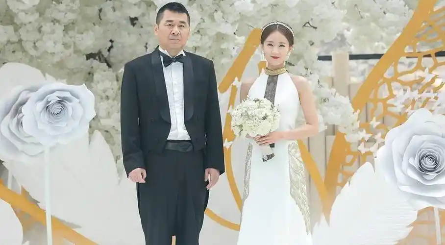 原创李一桐晒甄嬛传剧照恶搞陈建斌隔空喊话嬛嬛朕有夏贵人了