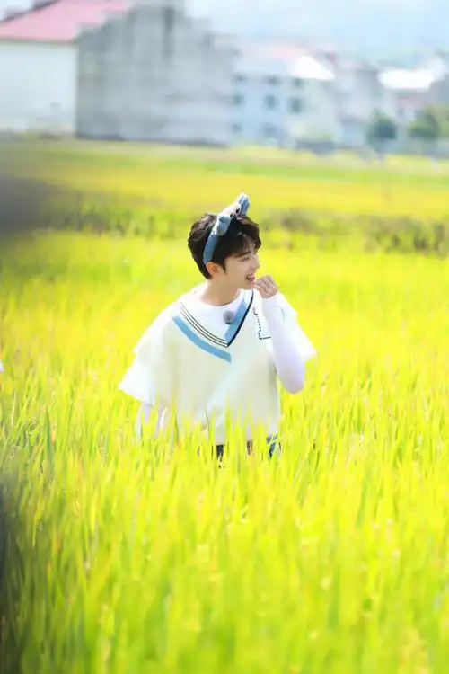 蔡徐坤奔跑吧牛仔套装造型饭拍##奔跑吧蔡徐坤