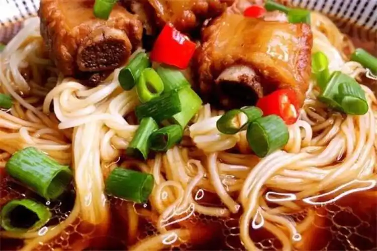 老坛酸豆角排骨面加盟