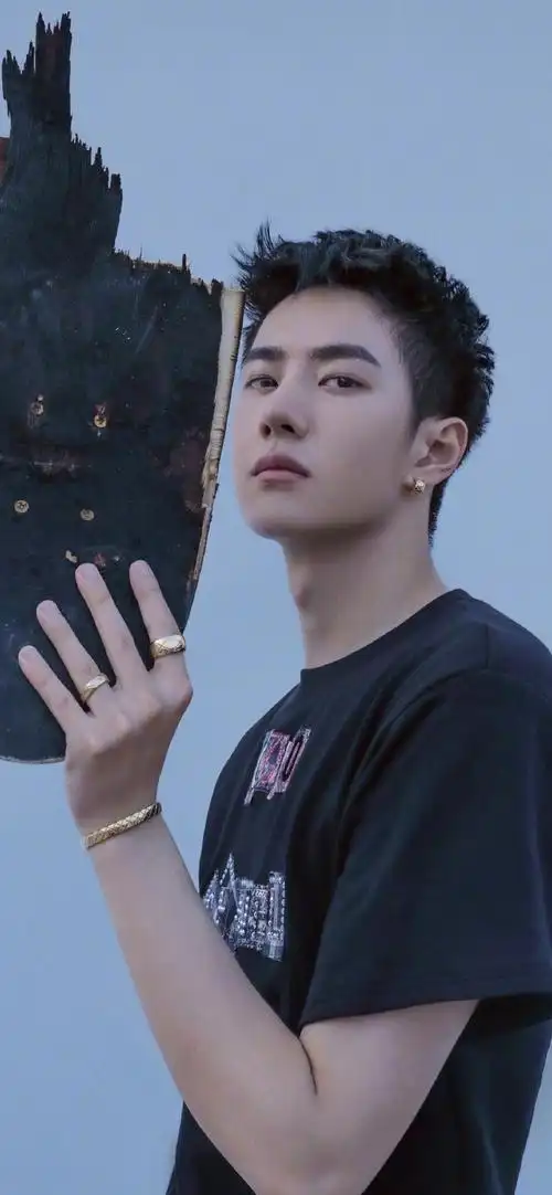 来丰富一下 王一博的锁屏壁纸