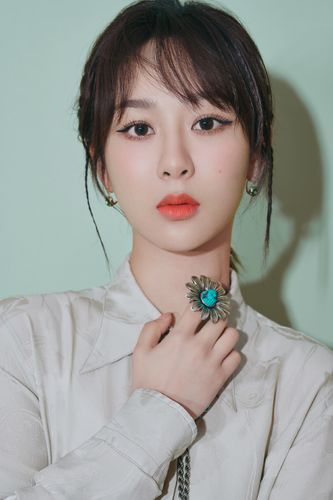 杨紫抖音壁纸高清图片独照 2019最火抖音锁屏壁纸大全