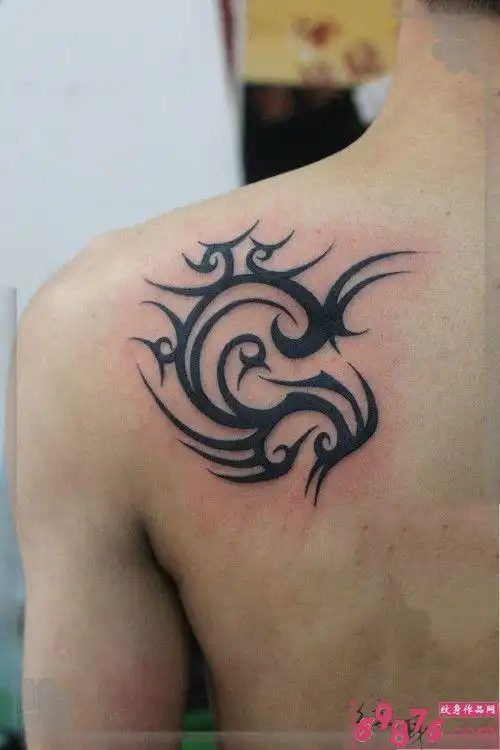 男人后背图腾图片tag标签:个性后背图腾宗教男人男人手臂图腾纹身图案