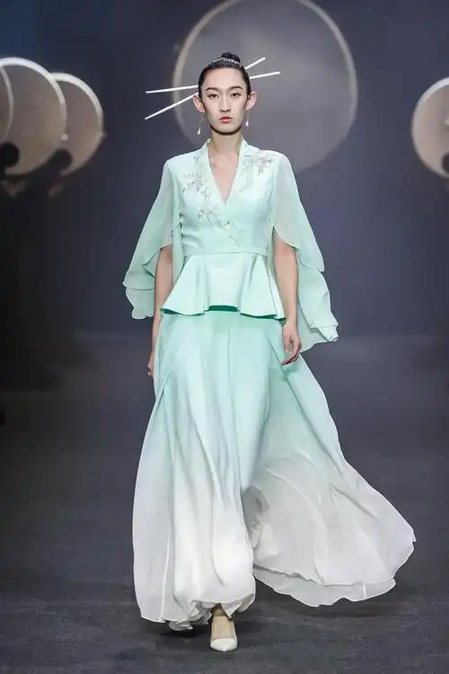 盖娅传说时装系列以惊梦为主题与以往一样带来华美服饰视听盛宴